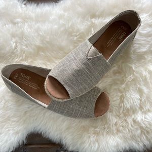 TOMs peep toe espadrilles. Size 8.5